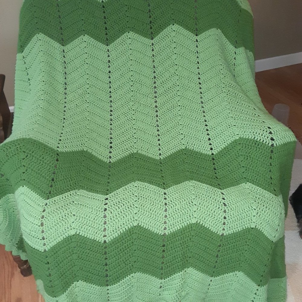 VINTAGE CROCHETED BEDSPREAD COVERLET 65 1/2" x 71 1/2" approx